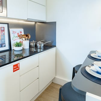 Deluxe Studio - Image 8